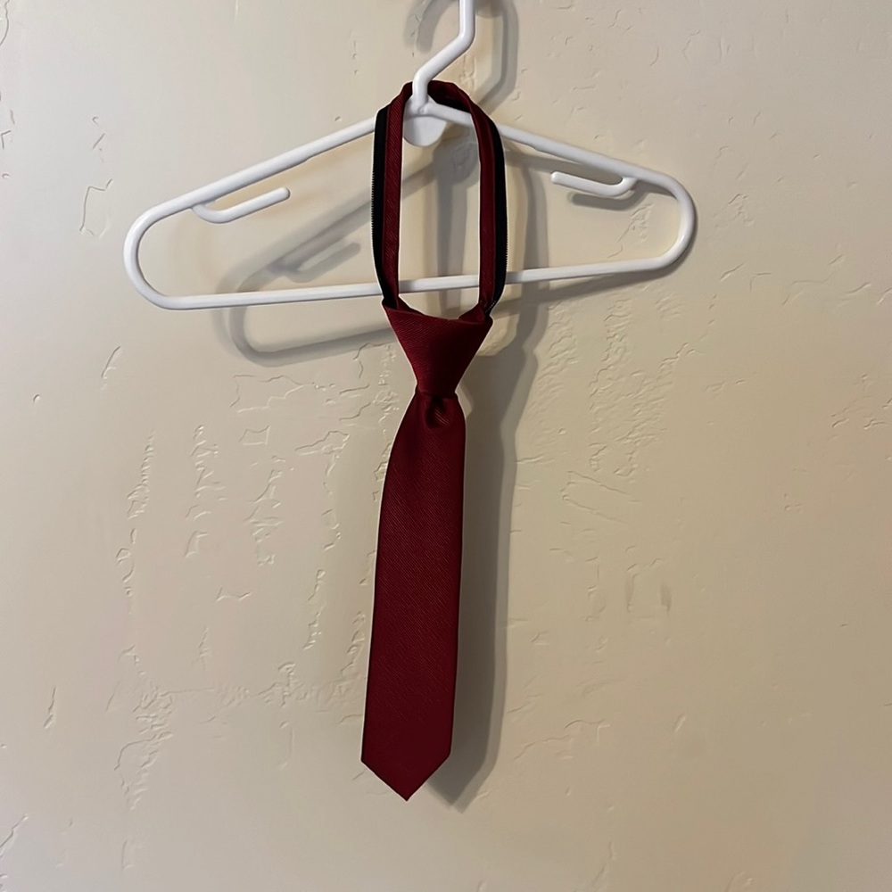 Cat & Jack Burgundy zip tie S/M